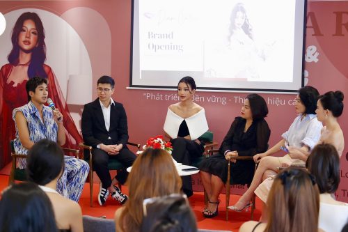 Buổi toạ đàm do Vạn Lộc Media tổ chức